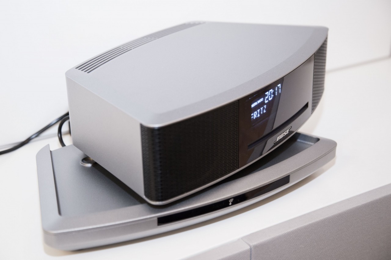 Soundtouch Basis wird via Bose Link mit dem Lautsprecher verbunden